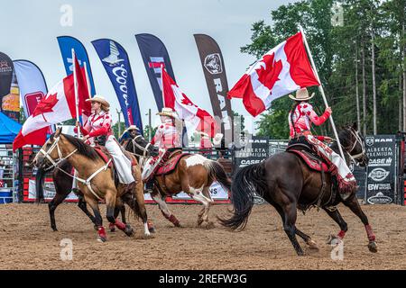 Canada Rodeo. ERIN ONTARIO RAM RODEO - am 22-23. Juli fand in Erin, Ontario, ein Rodeo-Wettbewerb statt. Pferde und Stiere reiten. Pferdeslalom. Stockfoto