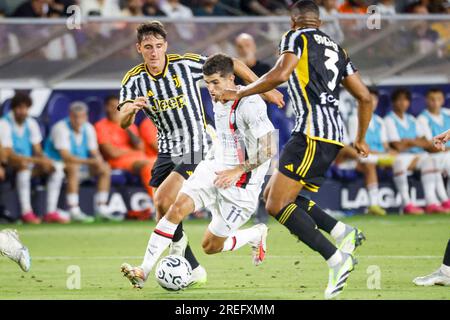 Los Angeles, Kalifornien, USA. 27. Juli 2023. AC Mailand Forward Christian Pulisic (C) in einem Spiel der Fußball-Champions Tour zwischen dem AC Mailand und dem Juventus F.C. in Carson, Kalifornien 27. Juli 2023. (Kreditbild: © Ringo Chiu/ZUMA Press Wire) NUR REDAKTIONELLE VERWENDUNG! Nicht für den kommerziellen GEBRAUCH! Stockfoto