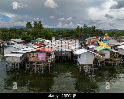 Squatter Stilt Houses of Fishermen over the Sea in Zamboanga del Sur. Mindanao, Philippinen. Stockfoto