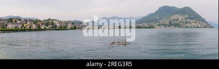 Panoramablick auf Lugano, Schweiz, von Riva Antonio Caccia bis Monte Brè Stockfoto