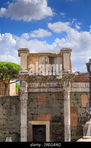 Das Forum von Nerva in Rom, Italien: Blick auf die 'Colonnacce'. Stockfoto