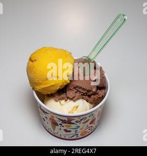 Farbenfrohe, kalte, cremige Eiscreme. Stockfoto