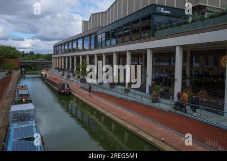 Panoramablick auf das Light Banbury, den Unterhaltungskomplex am Ufer des Castle Quay in Banbury, Oxfordshire, Großbritannien Stockfoto