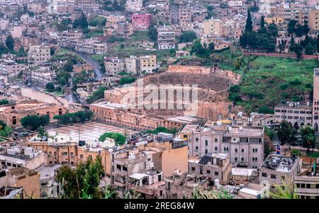 Das römische Theater und Odeon, die Hashemite Plaza und die Innenstadt vom Citadel Hill aus gesehen. In Amman, Jordanien. Stockfoto