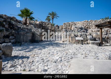 Bronzetor Tel Megiddo National Park. Megiddo ist ein Motel (Hügel), das aus 26 Schichten der Ruinen antiker Städte in strategischer Lage in besteht Stockfoto