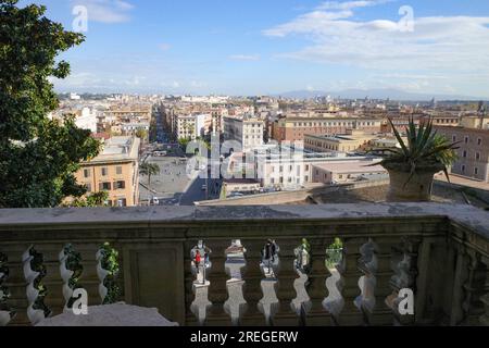 Rom, Italien - 27. November 2022: Cortile Ottagono, Innenhof des Palastes Belvedere. Vatikanische Museen Stockfoto
