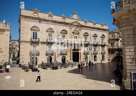 barockes Rathaus von Siracusa auf der Insel Ortigia, Sizilien, Italien Stockfoto