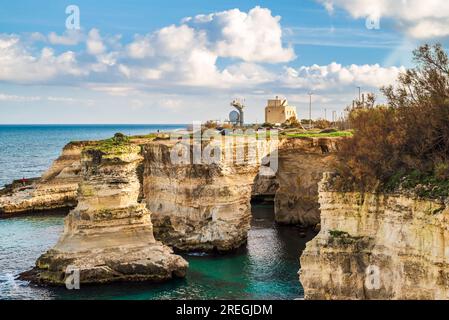 Torre Sant'Andrea di Missipezza Lighthouse ist ein aktiver Leuchtturm, der 1936 aktiviert wurde Stockfoto