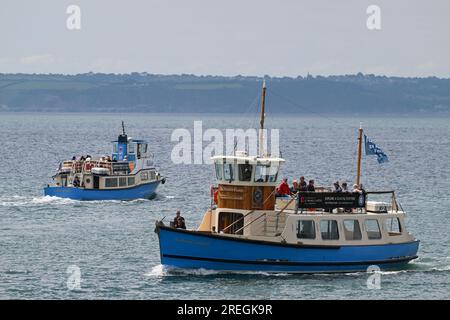 ST. MAWES FÄHRE UND BOOTE UND YACHTEN AUF DEM ROSELAND IN FALMOUTH BAY Stockfoto