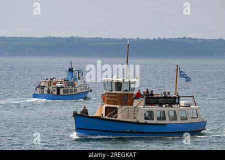 ST. MAWES FÄHRE UND BOOTE UND YACHTEN AUF DEM ROSELAND IN FALMOUTH BAY Stockfoto