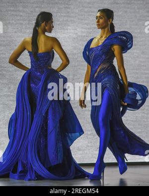 Neu-Delhi, Indien. 27. Juli 2023. Die Modelle zeigen Kreationen des indischen Designers Gaurav Gupta während der FDCI India Couture Week 2023 in Neu-Delhi, Indien, 27. Juli 2023. Kredit: Javed Dar/Xinhua/Alamy Live News Stockfoto