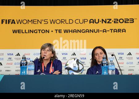Wellington, Neuseeland. 28. Juli 2023. (L-R) Milena BERTOLINI, Barbara BONANSEA (ITA), 28. Juli 2023 - Fußball/Fußball : Cheftrainer Milena BERTOLINI, Nr. 8 Barbara BONANSEA aus Italien, nimmt an einer Pressekonferenz im Vorfeld des FIFA Womens World Cup Australia & Neuseeland 2023 Group G-Spiels zwischen Schweden und Italien im Wellington Regional Stadium in Wellington, Neuseeland, Teil. Kredit: AFLO/Alamy Live News Stockfoto