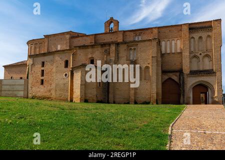 Außenansicht des Heiligtums der Pilger (Santuario de la Peregrina) am Stadtrand von Sahagún. Provinz Leon, Kastilien und León, Spanien. Stockfoto