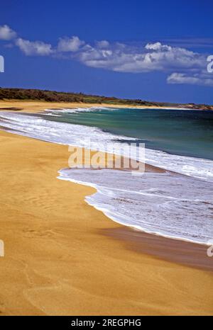 Wunderschöner unberührter Papohaku Beach, West Molokai, einer der längsten und schönsten Strände auf den hawaiianischen Inseln. Stockfoto