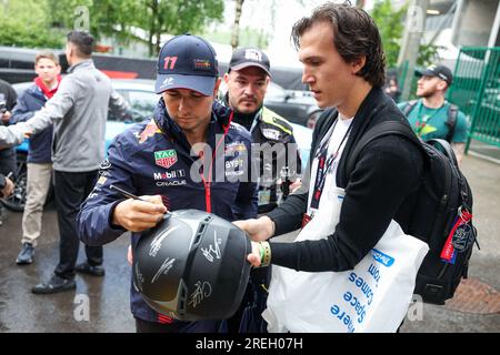 Stavelot, Belgien. 28. Juli 2023. Stavelot, Belgien, 2807/2023, PEREZ Sergio (Mex), Red Bull Racing RB19, Porträt während der Formel-1-Kreuzfahrten in Belgien 2023, 12. Runde der Formel-1-Weltmeisterschaft 2023 vom 28. Bis 30. Juli 2023 auf dem Circuit de Spa-Francorchamps in Stavelot, Belgien Kredit: Unabhängige Fotoagentur/Alamy Live News Stockfoto