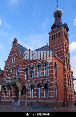 Winschoten, Niederlande - Januar 30 2023 das Rathaus von Winschoten. Es wurde 1896 in Renaissance-Architektur erbaut Stockfoto