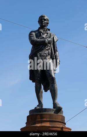 Robert-Burns-Statue in Leith, Edinburgh, Schottland, Großbritannien. Bronzeskulptur des schottischen Dichters und Texters aus dem 19. Jahrhundert in der Bernard Street. Stockfoto