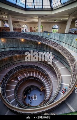 Bramante-Treppe in den Vatikanischen Museen im Vatikan, Rom, Italien. Stockfoto