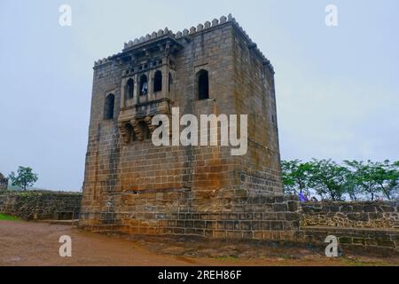 Shivneri Fort ist eine militärische Festung aus dem 17. Jahrhundert und der Geburtsort von Chhatrapati Shivaji Maharaj, dem Kaiser und Gründer des Maratha-Reiches Stockfoto