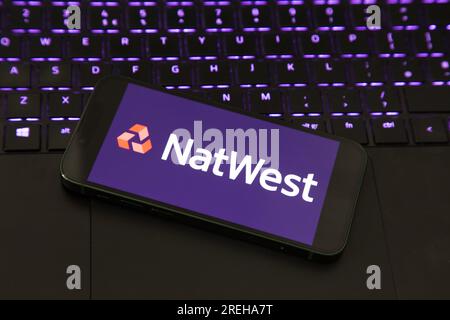 NAT West Banking-App wird auf ein iphone geladen Stockfoto