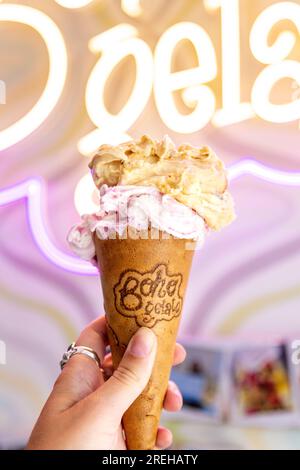 Italienisches Eis in einer Schüssel aus Boho Gelato, Brighton, East Sussex, England Stockfoto