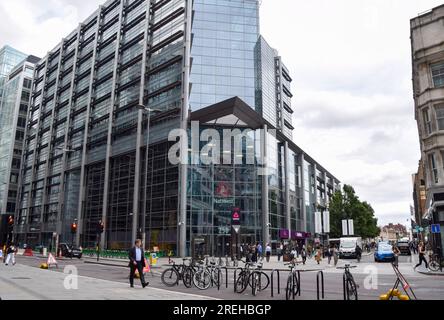 London, Großbritannien. 28. Juli 2023 Außenansicht der Büros von NatWest in Bishopsgate, City of London, während NatWest-Vorsitzender Howard Davies verkündet, dass er nach der Nigel Farage-Kontroverse bleiben wird. Kredit: Vuk Valcic/Alamy Live News Stockfoto