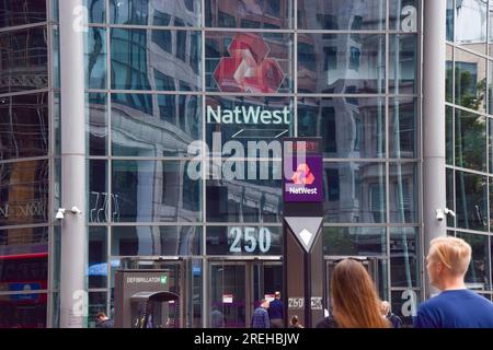 London, Großbritannien. 28. Juli 2023 Außenansicht der Büros von NatWest in Bishopsgate, City of London, während NatWest-Vorsitzender Howard Davies verkündet, dass er nach der Nigel Farage-Kontroverse bleiben wird. Kredit: Vuk Valcic/Alamy Live News Stockfoto