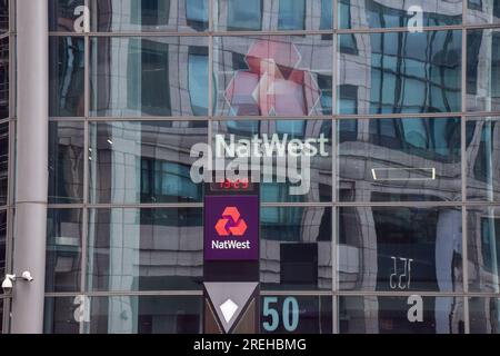 London, Großbritannien. 28. Juli 2023 Außenansicht der Büros von NatWest in Bishopsgate, City of London, während NatWest-Vorsitzender Howard Davies verkündet, dass er nach der Nigel Farage-Kontroverse bleiben wird. Kredit: Vuk Valcic/Alamy Live News Stockfoto