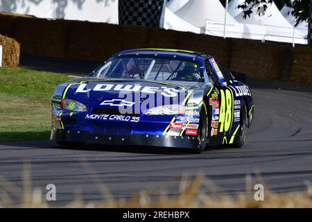 Jack Tetley, Chevrolet Monte Carlo, 75 Jahre NASCAR, Rennmaschinen aus den USA, legendäre Autos, die auf Ovarialreifen und Rennstrecken fahren, Goodwood Festival o Stockfoto