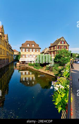 Colmar Elsass Frankreich. Elsässer Weinstraße. Die Holzrahmenhäuser in Petite Venise Stockfoto