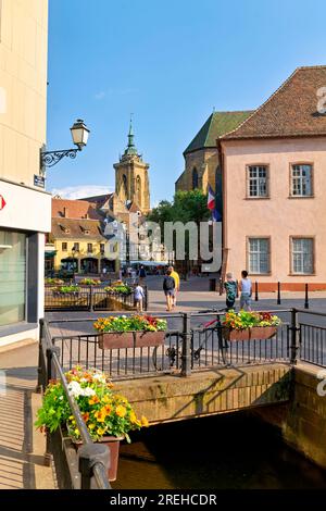 Colmar Elsass Frankreich. Elsässer Weinstraße. Blick auf die Kathedrale Stockfoto