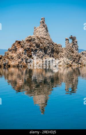 Die South Tufas und Navy Beach Felsformationen am Mono Lake sind ziemlich ungewöhnlich und ein großartiger Zwischenstopp in der östlichen Sierra von Kalifornien. Stockfoto