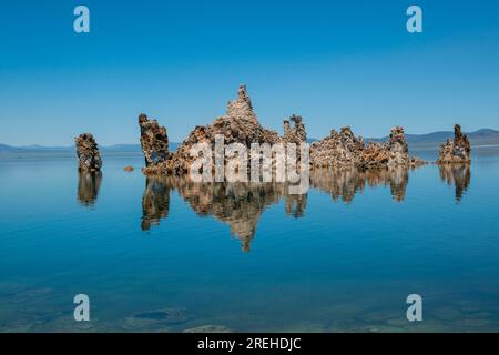 Die South Tufas und Navy Beach Felsformationen am Mono Lake sind ziemlich ungewöhnlich und ein großartiger Zwischenstopp in der östlichen Sierra von Kalifornien. Stockfoto