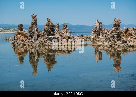 Die South Tufas und Navy Beach Felsformationen am Mono Lake sind ziemlich ungewöhnlich und ein großartiger Zwischenstopp in der östlichen Sierra von Kalifornien. Stockfoto