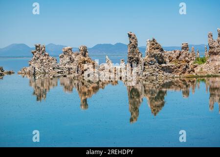 Die South Tufas und Navy Beach Felsformationen am Mono Lake sind ziemlich ungewöhnlich und ein großartiger Zwischenstopp in der östlichen Sierra von Kalifornien. Stockfoto