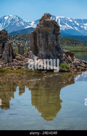 Die South Tufas und Navy Beach Felsformationen am Mono Lake sind ziemlich ungewöhnlich und ein großartiger Zwischenstopp in der östlichen Sierra von Kalifornien. Stockfoto