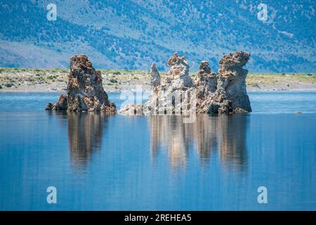 Die South Tufas und Navy Beach Felsformationen am Mono Lake sind ziemlich ungewöhnlich und ein großartiger Zwischenstopp in der östlichen Sierra von Kalifornien. Stockfoto