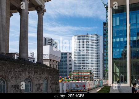 Blick vom Chamberlain Square, Birmingham of Alpha Tower, Birmingham Town Hall und 2 Chamberlain Square Stockfoto
