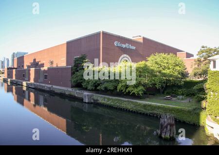 Der Standort der ehemaligen Druckerei des Chicago Tribune Freedom Center steht leer, wo am 27. Juli 2023 in River West, Chicago, ein BallyÕs Chicago Casino gebaut wird. BallyÕs wurde der Vermieter von TribuneÕs, als es das 30 Hektar große Grundstück für $200 Millionen Dollar kaufte und nach Genehmigung durch das Rathaus von ChicagoÕs eine Verkaufsleaseback auf das Grundstück vergab. Das Kasino wird voraussichtlich 2026 eröffnet. (Fotos von: Alexandra Buxbaum/Sips USA) Guthaben: SIPA USA/Alamy Live News Stockfoto