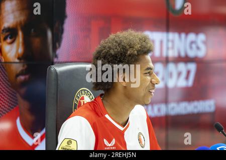 ROTTERDAM - Fußballspieler Calvin Stengs während seiner Präsentation in Feyenoord. Der 24-jährige Angreifer kommt von OGC Nice. Der siebenmalige Internationale von Orange hat einen vierjährigen Vertrag mit dem nationalen Champion unterzeichnet. AP WILLEM VERNES Stockfoto