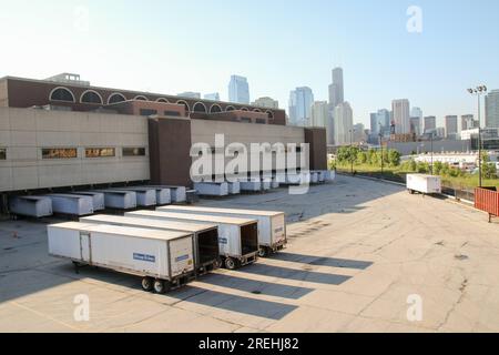 Der Standort der ehemaligen Druckerei des Chicago Tribune Freedom Center steht leer, wo am 27. Juli 2023 in River West, Chicago, ein BallyÕs Chicago Casino gebaut wird. BallyÕs wurde der Vermieter von TribuneÕs, als es das 30 Hektar große Grundstück für $200 Millionen Dollar kaufte und nach Genehmigung durch das Rathaus von ChicagoÕs eine Verkaufsleaseback auf das Grundstück vergab. Das Kasino wird voraussichtlich 2026 eröffnet. (Fotos von: Alexandra Buxbaum/Sips USA) Guthaben: SIPA USA/Alamy Live News Stockfoto