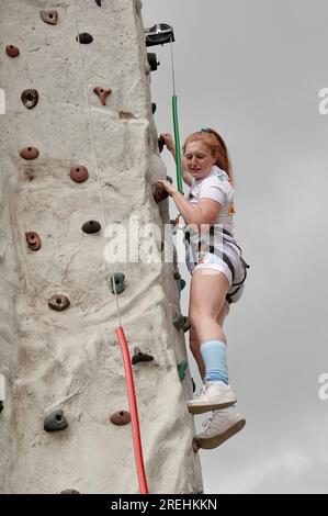 Exeter, Großbritannien. 28. Juli. Exeter Chiefs vor der Kathedrale von Exeter. Kredit: Julian Kemp/Alamy Live News Stockfoto