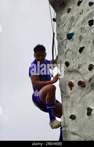 Exeter, Großbritannien. 28. Juli. Exeter Chiefs vor der Kathedrale von Exeter. Kredit: Julian Kemp/Alamy Live News Stockfoto