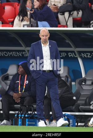 (230728) -- ADELAIDE, 28. Juli 2023 (Xinhua) -- Cheftrainer Nicolas Delepine aus Haiti reagiert auf das Spiel der Gruppe D zwischen China und Haiti bei der FIFA Women's World Cup 2023 in Adelaide, Australien, 28. Juli 2023. (Xinhua/Ding Xu) Stockfoto