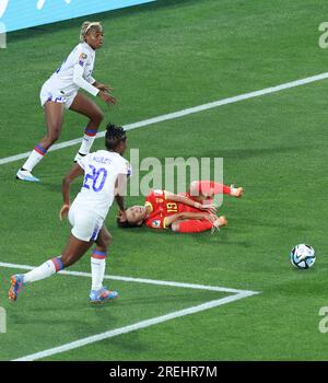 (230728) -- ADELAIDE, 28. Juli 2023 (Xinhua) -- Zhang Linyan (R) aus China wird während des Gruppenkampfes D zwischen China und Haiti bei der FIFA Women's World Cup 2023 in Adelaide, Australien, am 28. Juli 2023 vereitelt. (Xinhua/Ding Ting) Stockfoto