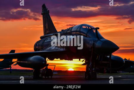 Mirage 2000 Sonnenuntergang in Saint-Yan LFLN Stockfoto