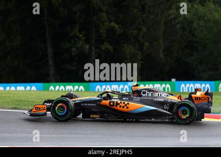 Stavelot, Belgien. 28. Juli 2023. Lando Norris von McLaren ist am 28. Juli 2023 im Spa Francorchamps in Stavelot, Belgien, bei der Qualifikation für den Grand Prix F1 von Belgien auf der Strecke. Kredit: Marco Canoniero/Alamy Live News Stockfoto