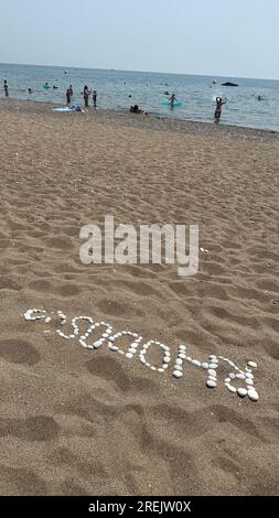 Touristenresorts in der Nähe der Stadt Lardos auf der griechischen Insel Rhodos, wo das Feuer kurz vor den Wänden der Anlagen aufhörte, Griechenland, Juli 2 Stockfoto