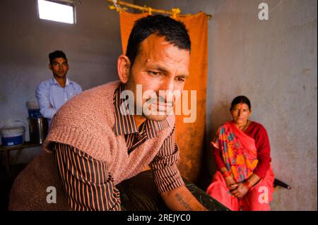 Snack Shop an Sanouli Dorf, Kumaon Hügel, Uttarakhand, Indien Stockfoto