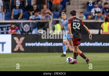 Harrison, Usa. 26. Juli 2023. Alonso Coello (52) vom FC Toronto kontrolliert den Ball während des Leagues Cup 2023-Spiels gegen NYCFC in der Red Bull Arena in Harrison, NJ am 26. Juli. NYCFC gewann 5-0. (Foto: Lev Radin/Pacific Press) Kredit: Pacific Press Media Production Corp./Alamy Live News Stockfoto